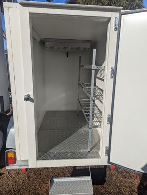 Low profile coolroom interior